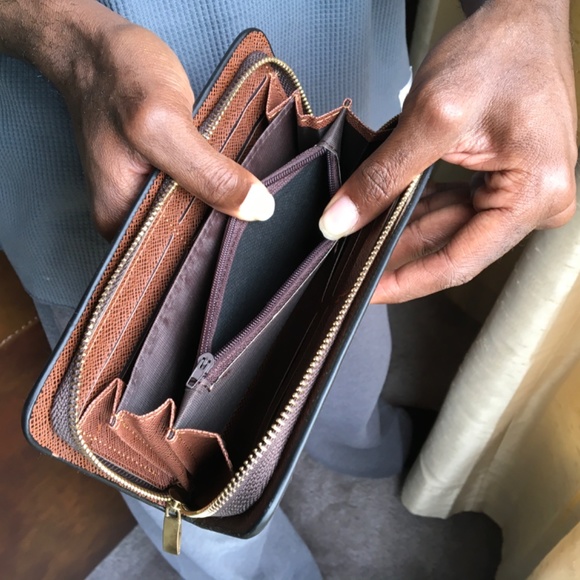 Travel Wallet - Picture 4 of 5